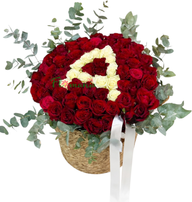 Корзина из роз с буквой из цветов «Цветочное послание»