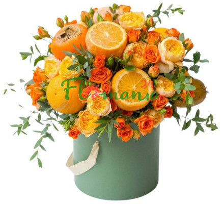 Шляпная коробка с апельсинами, цветами и хурмой «Оранжеритто»